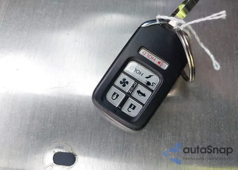 2018 Honda Clarity Plug-In Hybrid из США, поврежденный, VIN JHMZC5F1XJC018046